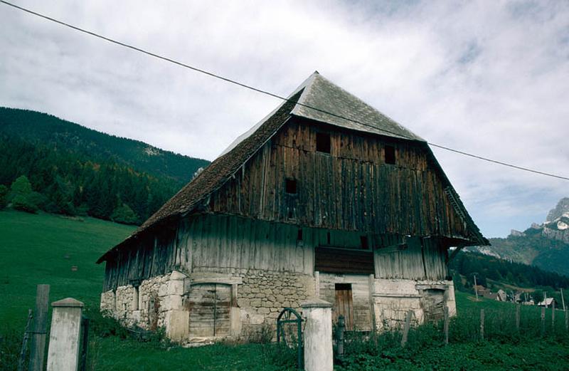 Façade principale, sur rue.