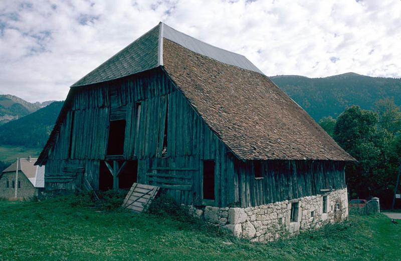 Façade postérieure, sur pré.