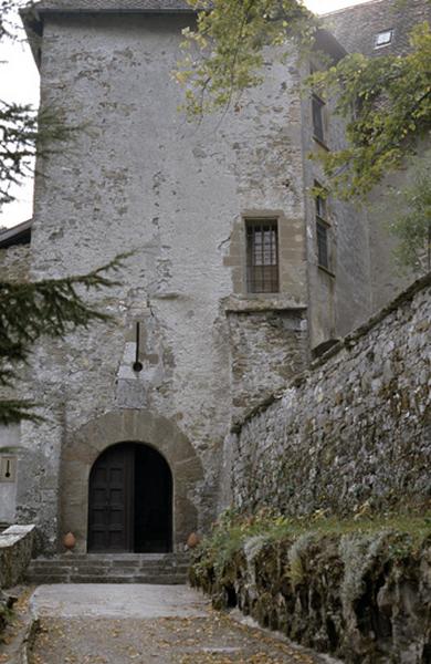 Entrée sur façade Nord.