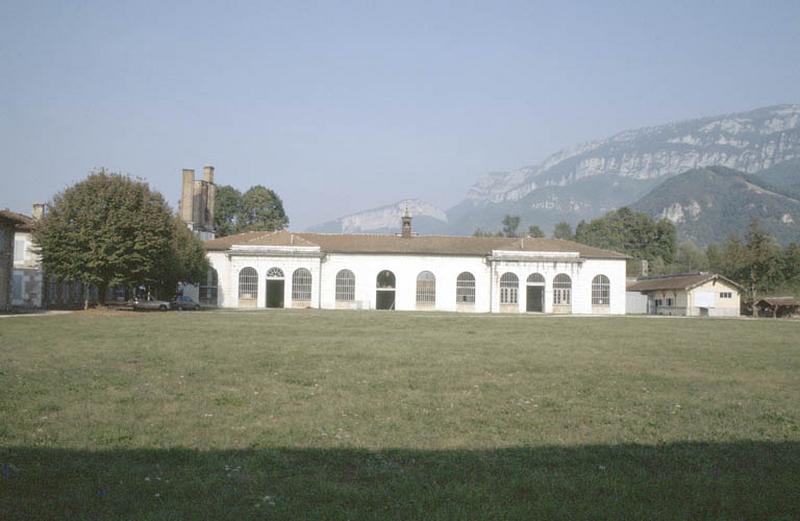 Bâtiments principaux, façades sur cour.