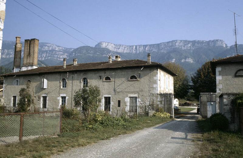 Bâtiments principaux, façades sur cour.