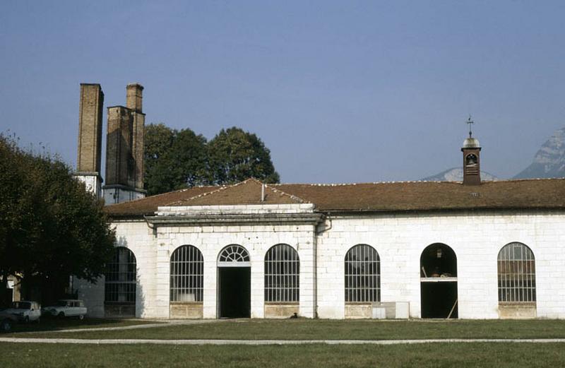 Bâtiments principaux, façades sur cour.