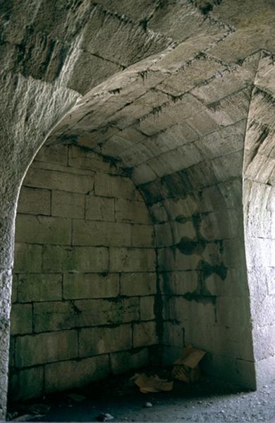 Chemin de halage, tunnel, arc voûté.