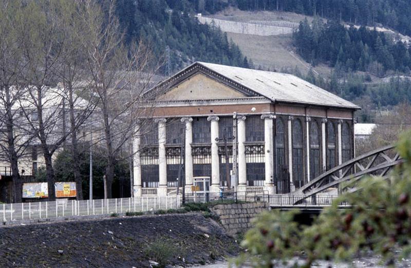 Façades principale et latérale.