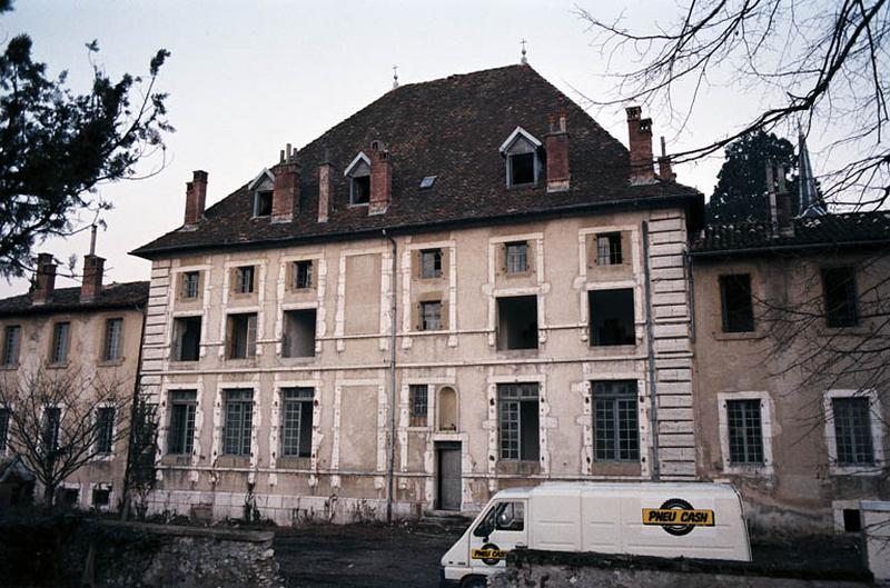 Corps de logis principal, façade extérieure.