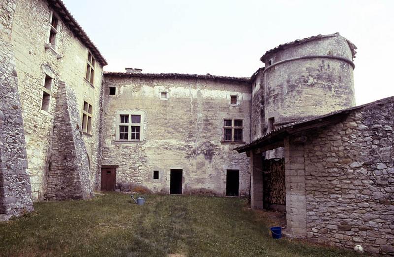 Façades sur cour.