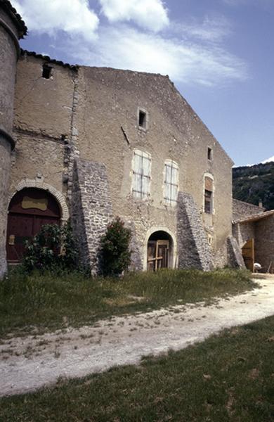 Façade extérieure, entrée.