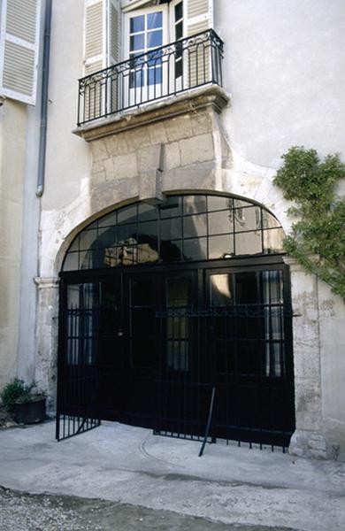 Portail de la façade sur cour.