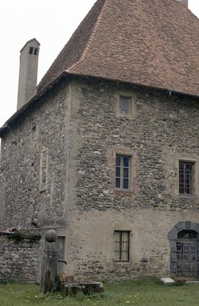 Façades Nord-Est et détails porte.