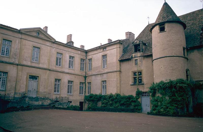 Ailes Nord et Ouest, façades sur cour.