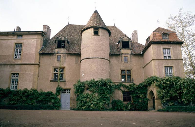 Aile Ouest, façade sur cour.