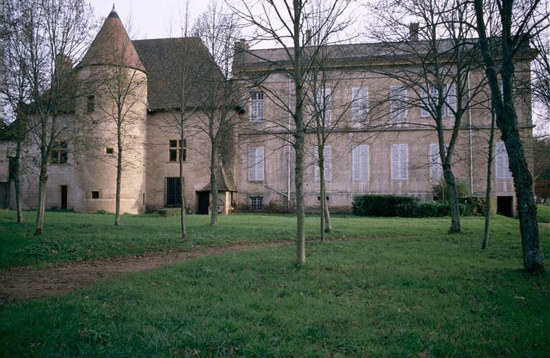 Corps de logis principal, façade sur jardins.