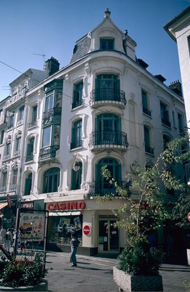 Façades sur rue, angle Sud-Est.