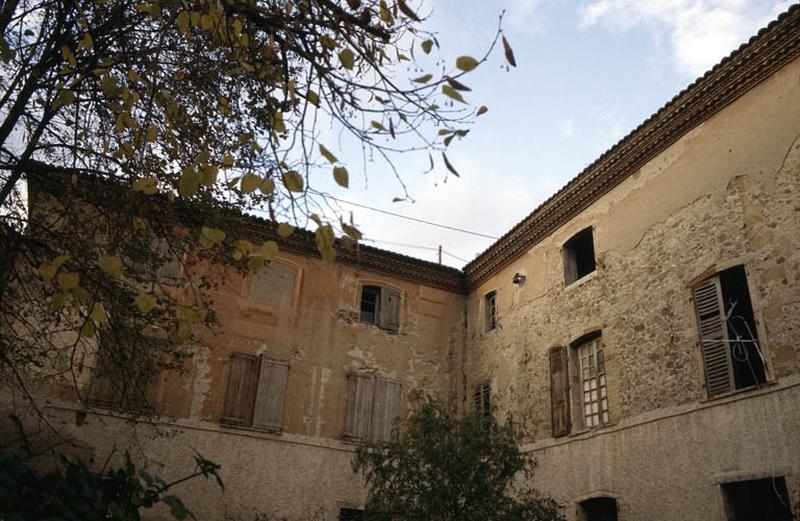 Façade postérieure, sur jardins.