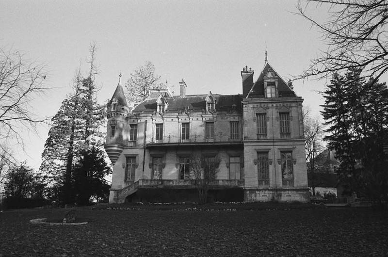 Façade sur jardins.