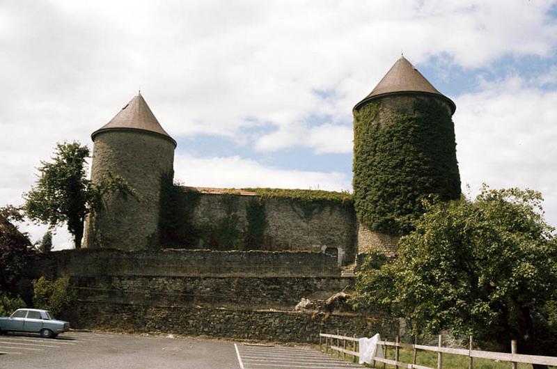 Façade extérieure, sur rue.