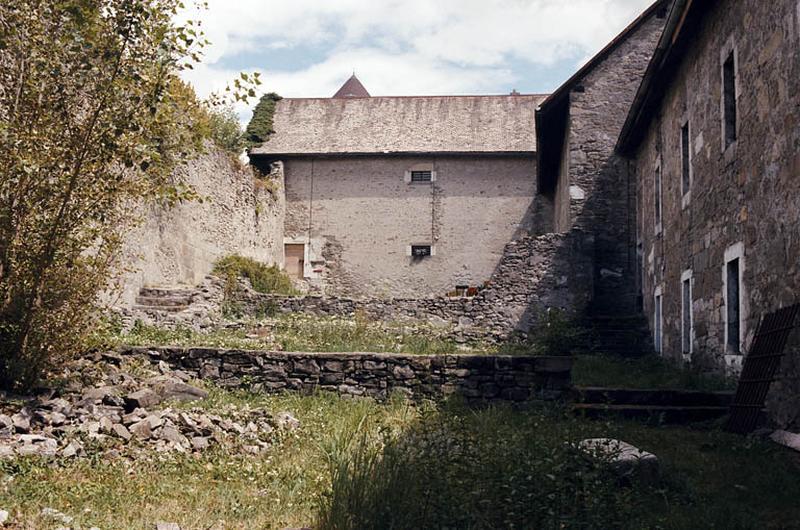 Cour intérieure, en terrasses.