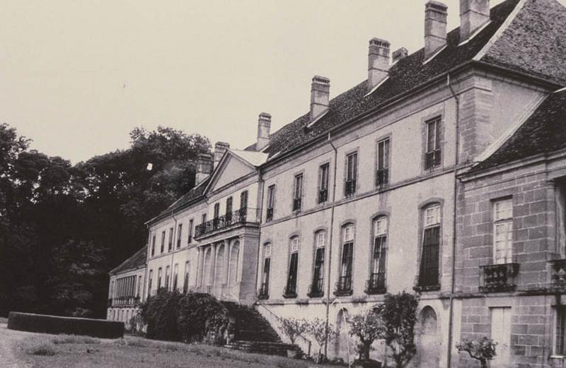 Corps de logis principale, façade sur jardins.