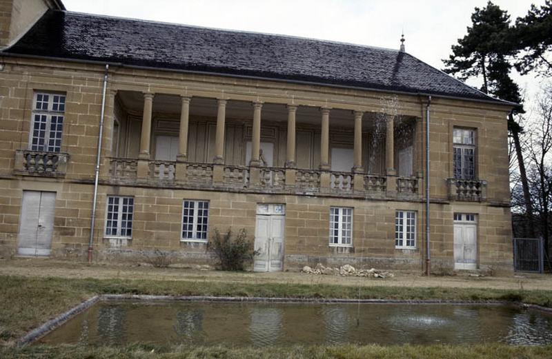 Aile gauche, galerie sur jardins.