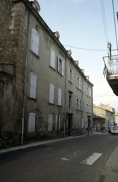 Façade sur rue.