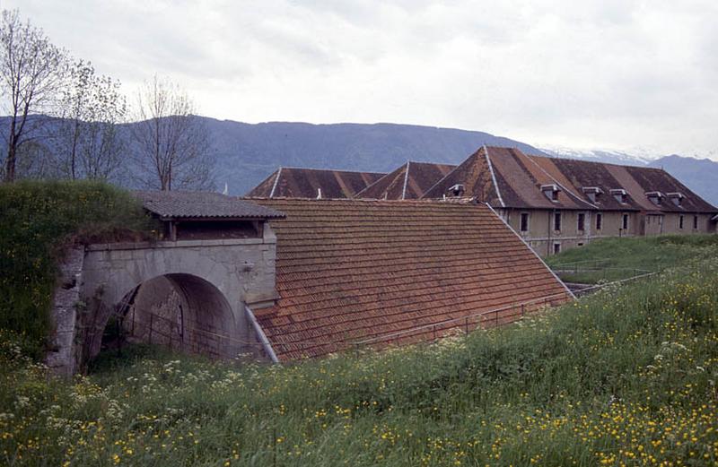 Vue d'ensemble, toitures corps de bâtiments.