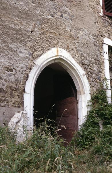 Porte, façade Est.