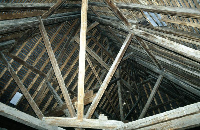 Intérieur, charpente.