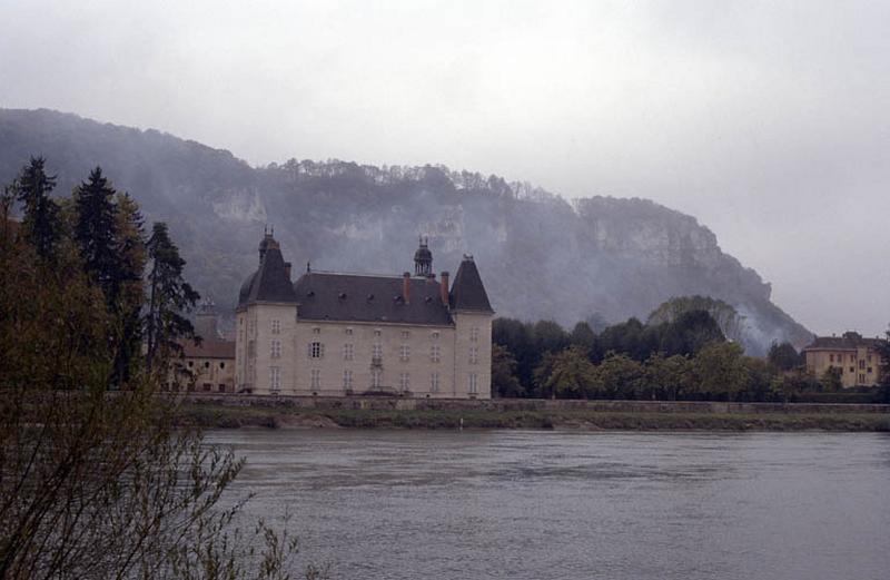 Façade Nord, depuis le fleuve.