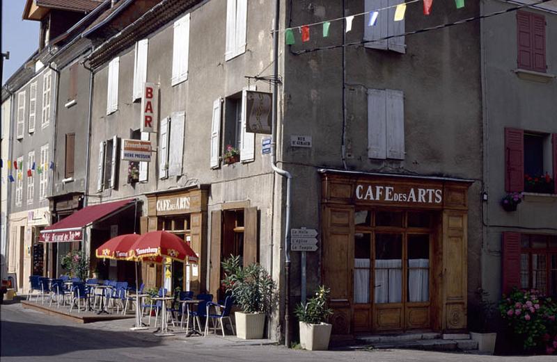 Façades sur rue.