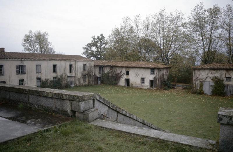 Communs, vue d'ensemble, côté Nord.