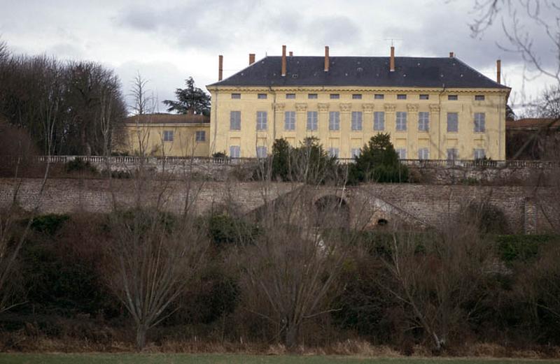 Façade sur jardin.