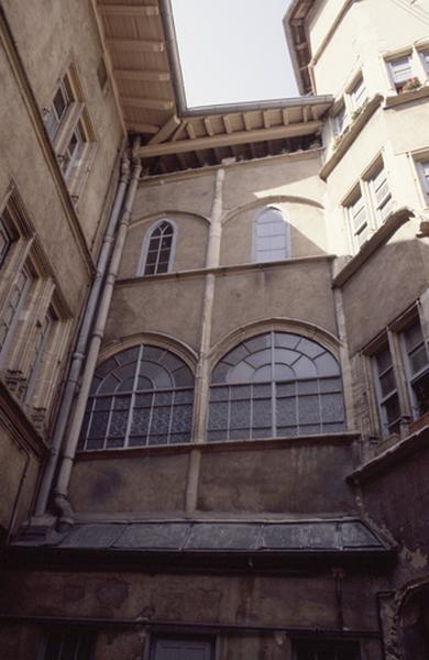 Cour intérieure, façades.