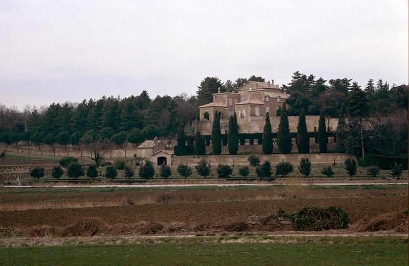 Vue d'ensemble avec jardins.