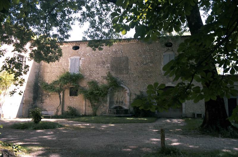 Façade sur cour, extension du corps de logis principal.