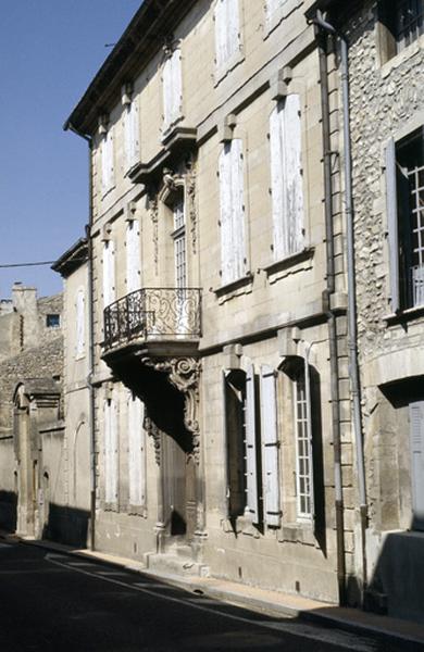 Façade principale, sur rue.