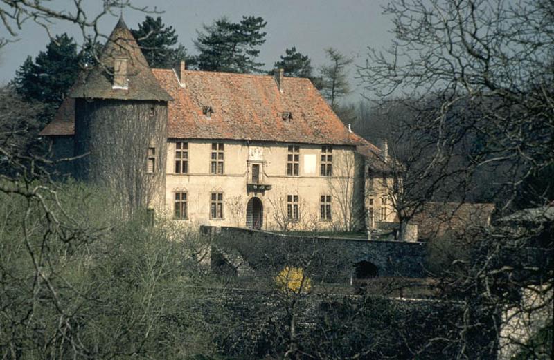 Corps de logis principal et tour, façade Est, sur cour.