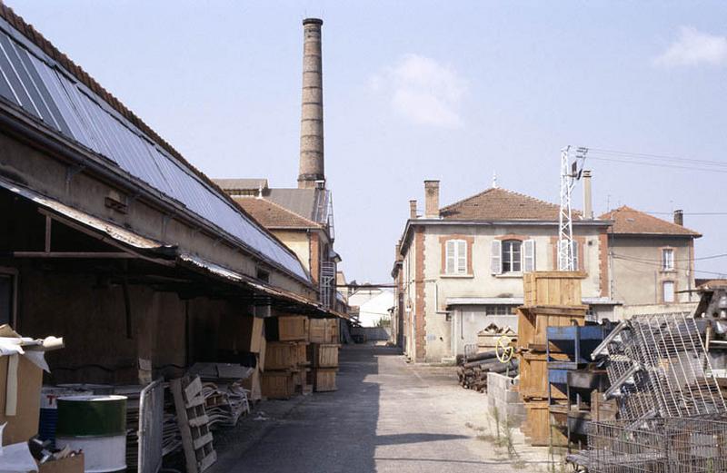 Cheminée et Pavillon d'entrée.