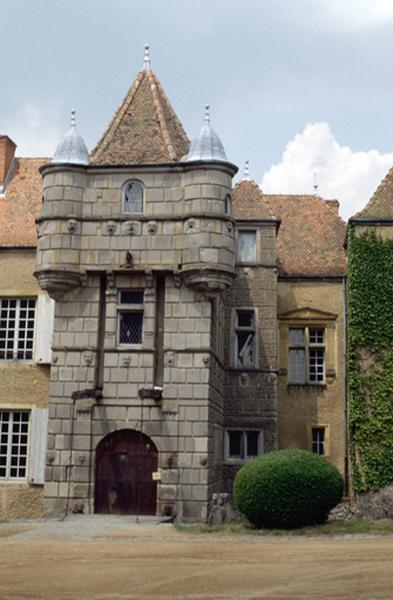 Porte fortifiée de la façade Est.