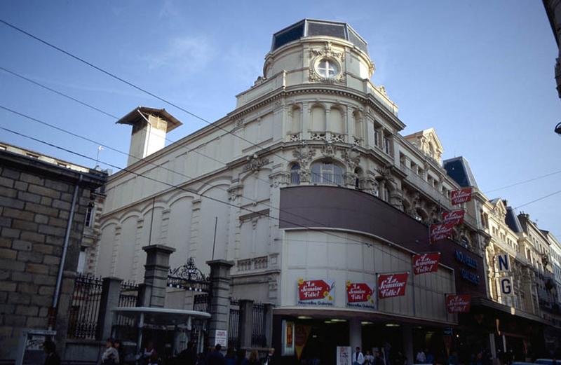 Façades sur rue, angle Sud-Est.