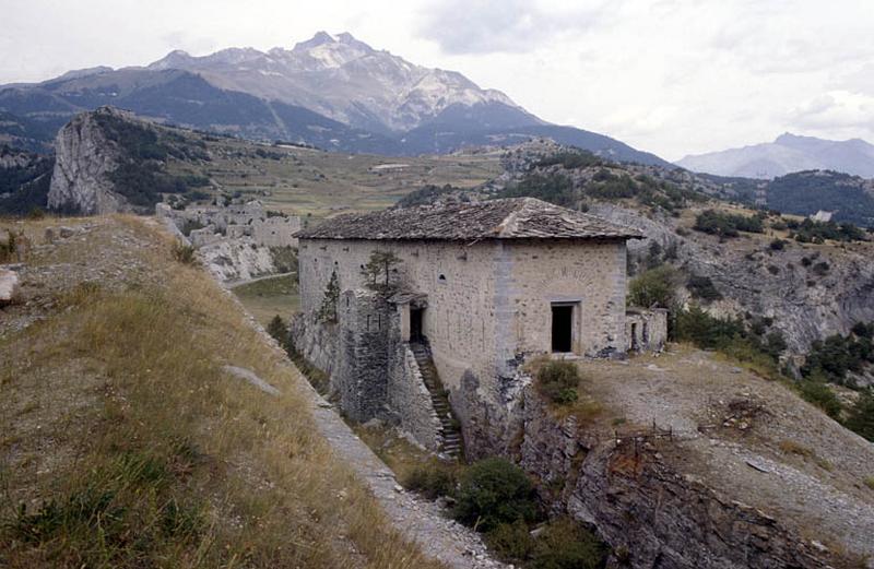 Batteries, bâtiment, façade Nord.