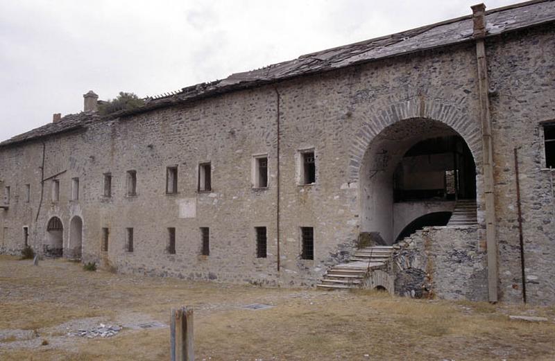 Bâtiment de commandement, façade Sud.