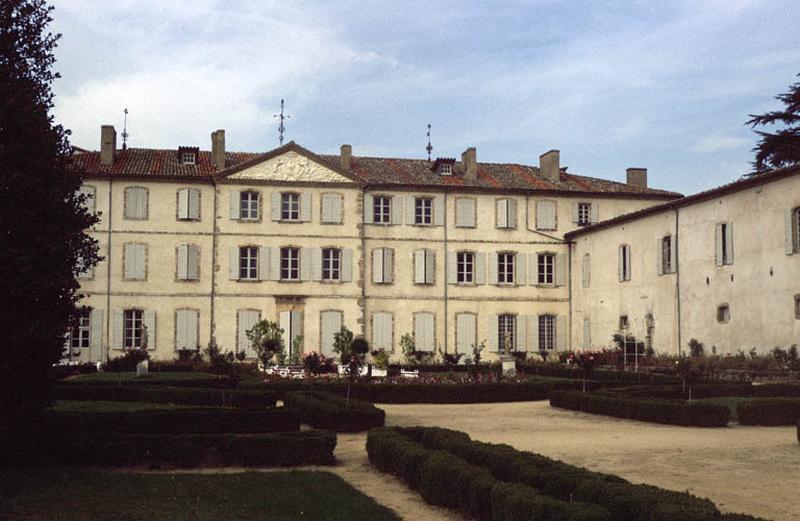 Corps de logis principal, façade sur jardins.