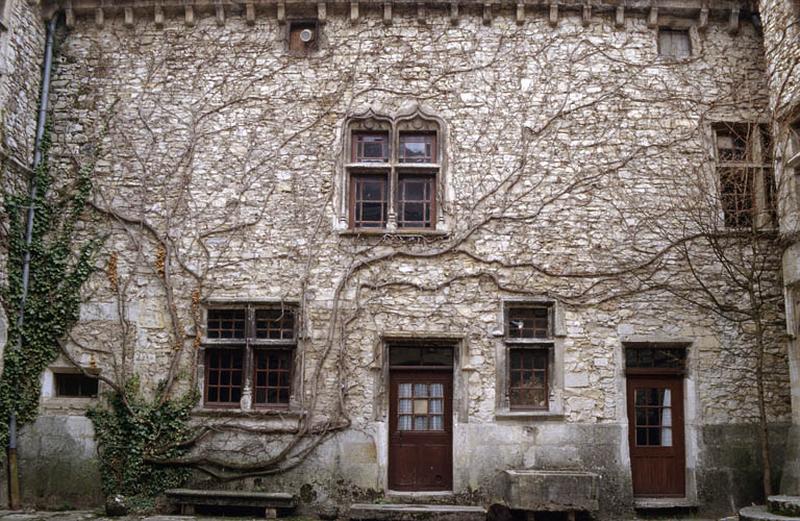 Façade sur cour intérieure.