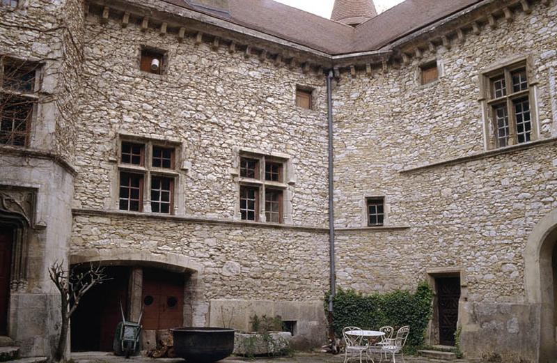 Façade sur cour intérieure.