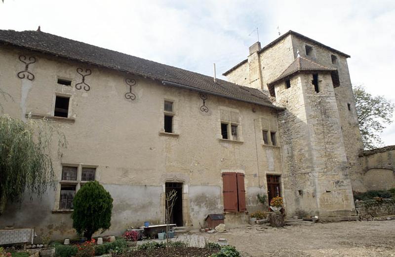 Corps de logis principal, façade sur cour.