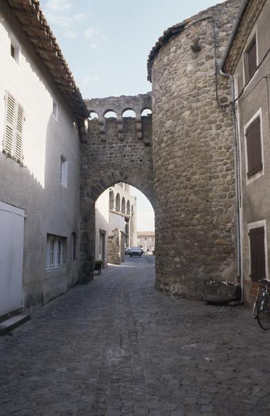 Porte fortifiée.