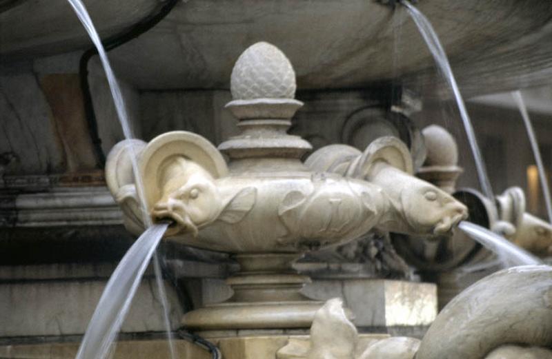 Fontaine, jets d'eau.