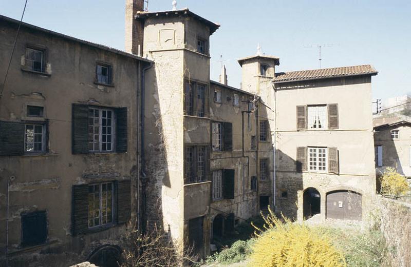 Façades sur cour.