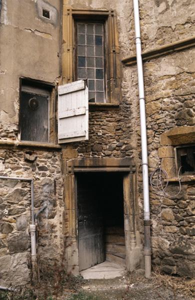 Tour-cage d'escalier, porte.