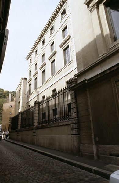 Façade Sud, rue de la Bombarde.